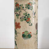 Zylindrische Vase aus Porzellan mit 'Famille verte'-Vogeldekor - Foto 2