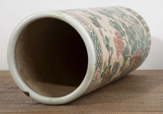 Zylindrische Vase aus Porzellan mit 'Famille verte'-Vogeldekor - photo 3