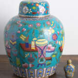 Zwei Cloisonné -Vasen und eine Snuffbottle - фото 3