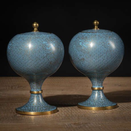 Paar kugelförmige Deckelgefäße mit Cloisonné-Drachendekor - Foto 1