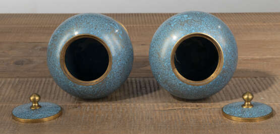 Paar kugelförmige Deckelgefäße mit Cloisonné-Drachendekor - Foto 3