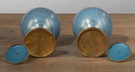 Paar kugelförmige Deckelgefäße mit Cloisonné-Drachendekor - Foto 4