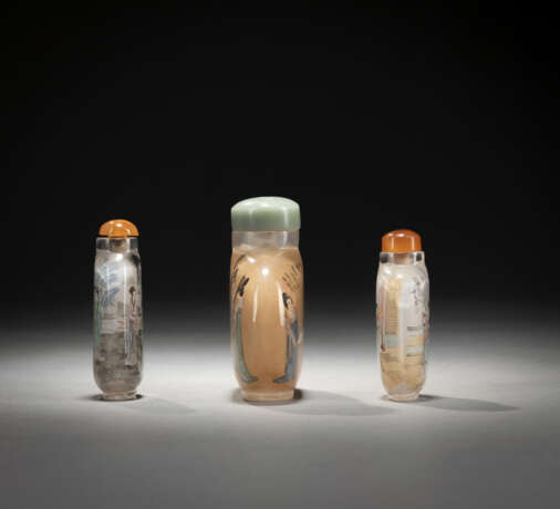 Drei innen bemalte Glas-Snuffbottles mit Darstellung von Hofdamen - photo 2