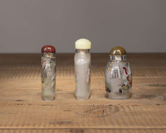 Drei innen bemalte Glas-Snuffbottles mit Hähnendekor - photo 2