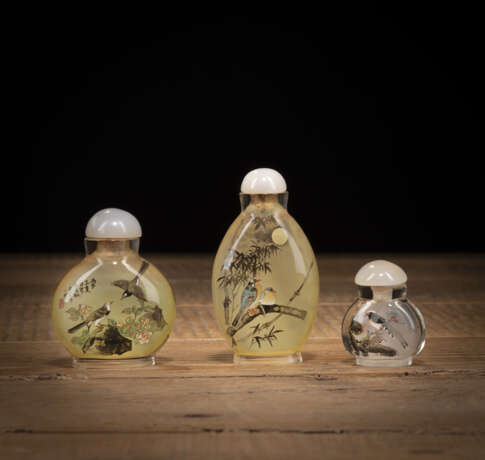 Drei innen bemalte Glas-Snuffbottles mit Vogeldekor - photo 1