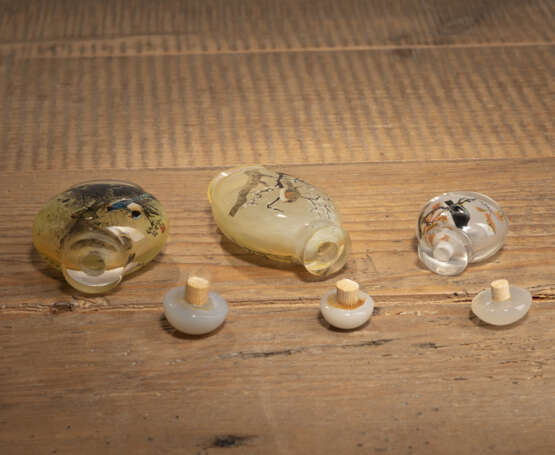 Drei innen bemalte Glas-Snuffbottles mit Vogeldekor - photo 4