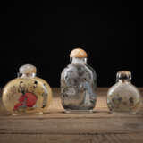 Drei Glas-Snuffbottles mit feiner Innenmalerei zum Thema 'Die Sieben Weisen des Bambushains', 'Han Xizais Abendbankett' und 'Drei (Generäle) gegen Lü Bo' - photo 2