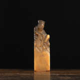 Siegel aus gelbbraunem Speckstein, geschnitzt mit dem Unsterblichen, Lü Dongbin - фото 1