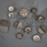 Sechs Deckeldöschen aus Silber, eine Schale und ein Etui - фото 4