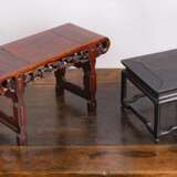 Ein kleiner Holzstand und ein Miniatur-Altartisch - photo 2