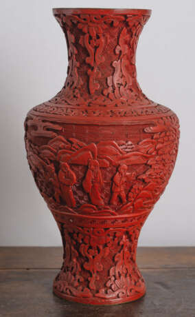 Rotlack-Balustervase mit Figuren- und Landschaftsdekor - photo 3