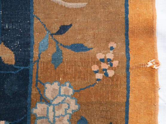 Orangegrundiger Teppich mit Floraldekor - photo 4