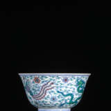 Sehr seltene kaiserliche Drachen- und Phönix-'Doucai'-Schale aus Porzellan - фото 2