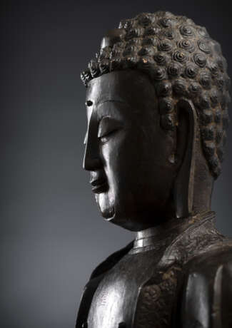 Große Bronze des sitzenden Buddha Shakyamuni - photo 3