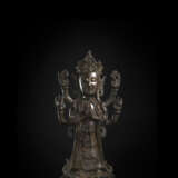 Bronze des sechsarmigen Guanyin auf einem Lotus stehend - Foto 1