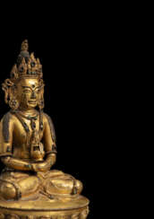 Aufsatz einer Stupa aus vergoldeter Bronze mit Dekor von buddhistischen Symbolen