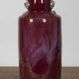 Rouleau-Vase mit Flambé-Glasur und pfirsichförmigen Handhaben - photo 2