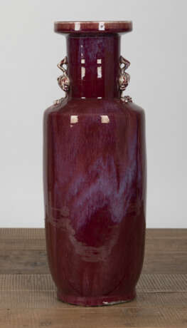 Rouleau-Vase mit Flambé-Glasur und pfirsichförmigen Handhaben - фото 2