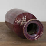 Rouleau-Vase mit Flambé-Glasur und pfirsichförmigen Handhaben - photo 3