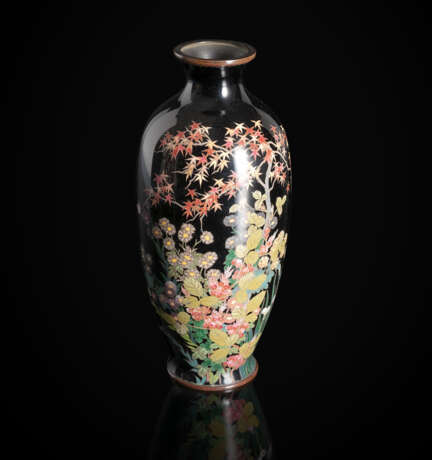 Schwarzgrundige Cloisonné-Vase mit feinem Dekor von verschiedenen Blüten - Foto 3