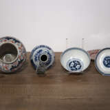 'Imari'-Deckelschale und -Vase, 'Kutani'-Teller und eine 'Arita'-Porzellankanne - photo 4