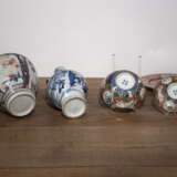 'Imari'-Deckelschale und -Vase, 'Kutani'-Teller und eine 'Arita'-Porzellankanne - Foto 5
