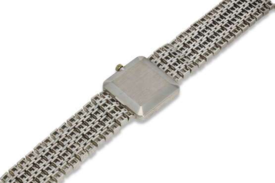 PATEK PHILIPPE, REF. 4244/2, A VERY FINE AND RARE 18K WHITE GOLD AND DIAMOND-SET BRACELET WATCH - photo 3