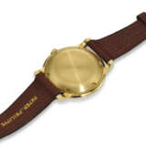 PATEK PHILIPPE, REF. 2552, CALATRAVA “DISCO VOLANTE,” A VERY FINE 18K YELLOW GOLD WRISTWATCH WITH SUBSIDIARY SECONDS - photo 3