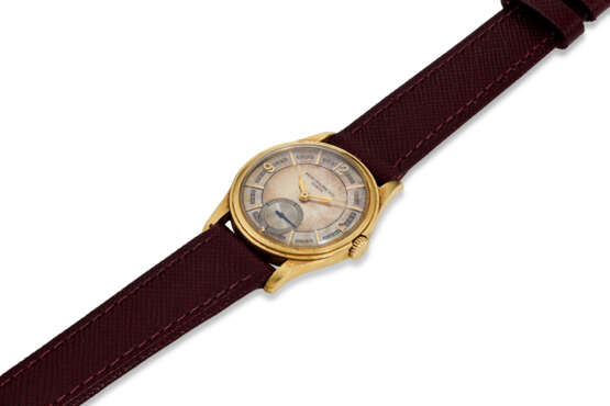 PATEK PHILIPPE, REF. 460, CALATRAVA, AN EXTREMELY RARE 18K YELLOW GOLD WRISTWATCH WITH “MIRRORED” SECTOR DIAL - Foto 2