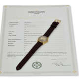 PATEK PHILIPPE, REF. 460, CALATRAVA, AN EXTREMELY RARE 18K YELLOW GOLD WRISTWATCH WITH “MIRRORED” SECTOR DIAL - photo 4