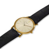 VACHERON CONSTANTIN, REF. 6351, AN 18K YELLOW GOLD WRISTWATCH WITH COIN-EDGE BEZEL - photo 2