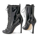 TWO PAIRS OF BLACK PEEP TOE HIGH HEEL ANKLE BOOTS AND A BLACK CASHMERE SCARF - Foto 3