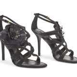 TWO PAIRS OF BLACK PUMPS - Foto 3