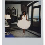 TWO CANDID POLAROID PHOTOGRAPHS OF DONNA SUMMER MODELING DRESSES - Foto 2