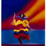 PHOTOGRAPH OF DONNA SUMMER IN A RUFFLED DRESS FOR THE SINGLE, 'STATE OF INDEPENDENCE' (UK IMPORT) - Foto 1