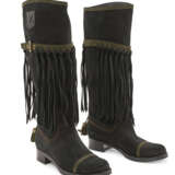 TWO PAIRS OF SUEDE HIGH BOOTS - Foto 2
