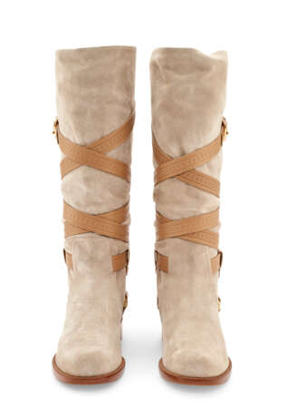 TWO PAIRS OF SUEDE HIGH BOOTS - фото 8