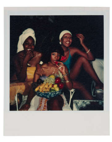 CANDID POLAROID OF DONNA SUMMER BACKSTAGE - Foto 1