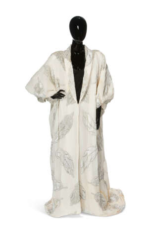 A CREAM PONGEE SILK OVERSIZED EVENING COAT - photo 1