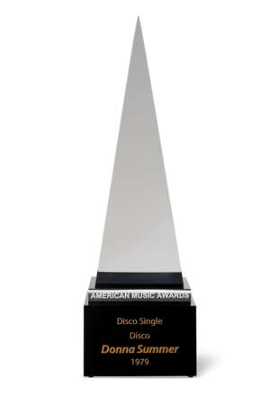 AMERICAN MUSIC AWARD PRESENTED TO DONNA SUMMER (REPLACEMENT REPLICA) - photo 2