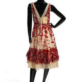 A RED SEQUIN AND PAILLETTE-APPLIED BEIGE TULLE COCKTAIL DRESS - photo 2