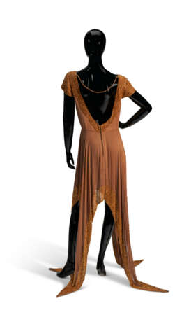 A BROWN PONGEE SILK 'TUNIC-STYLE' DRESS WITH GOLD BEAD DETAILS - photo 2