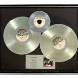 CASABLANCA PLATINUM RECORD AWARD ISSUED TO DONNA SUMMER FOR LIVE AND MORE AND 'MACARTHUR PARK' - Foto 1
