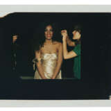 TWO PHOTOGRAPHS OF DONNA SUMMER IN A GOLD DRESS - Foto 3