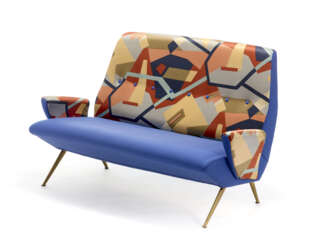 Two seater sofa upholstered in blue fabric and polychrome printed fabric with an abstract subject signed by Mauro Reggiani. Truncated conical legs in brass-plated metal casting. Italy, 1950s/1960s. (132x83x71 cm.) (slight defects)