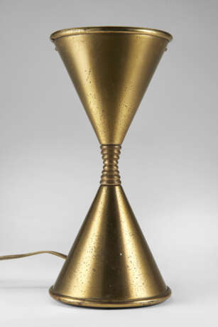 Hourglass-shaped table lamp in brass and sandblasted glass. Italy, 1950s. (h 25 cm.; d 11.5 cm.) (defects) - photo 1