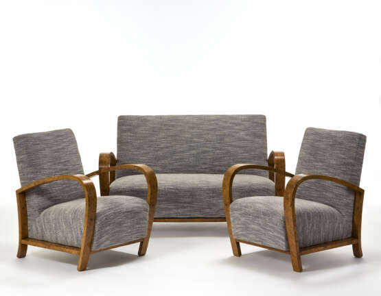 Living room furniture consisting of a two-seater sofa and two armchairs. Structure in briar wood, upholstery in gray wool fabric. Italy, 1930s. (sofa cm 138x83x78; armchairs cm 69x83x78) (slight defects and small lacks) - Foto 1