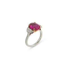 BAGUE RUBIS 5.10 CARATS ET DIAMANTS