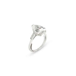 BAGUE DIAMANT DE 6.47 CARATS ET DIAMANTS