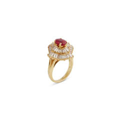 BAGUE RUBIS DE 2.19 CARATS ET DIAMANTS